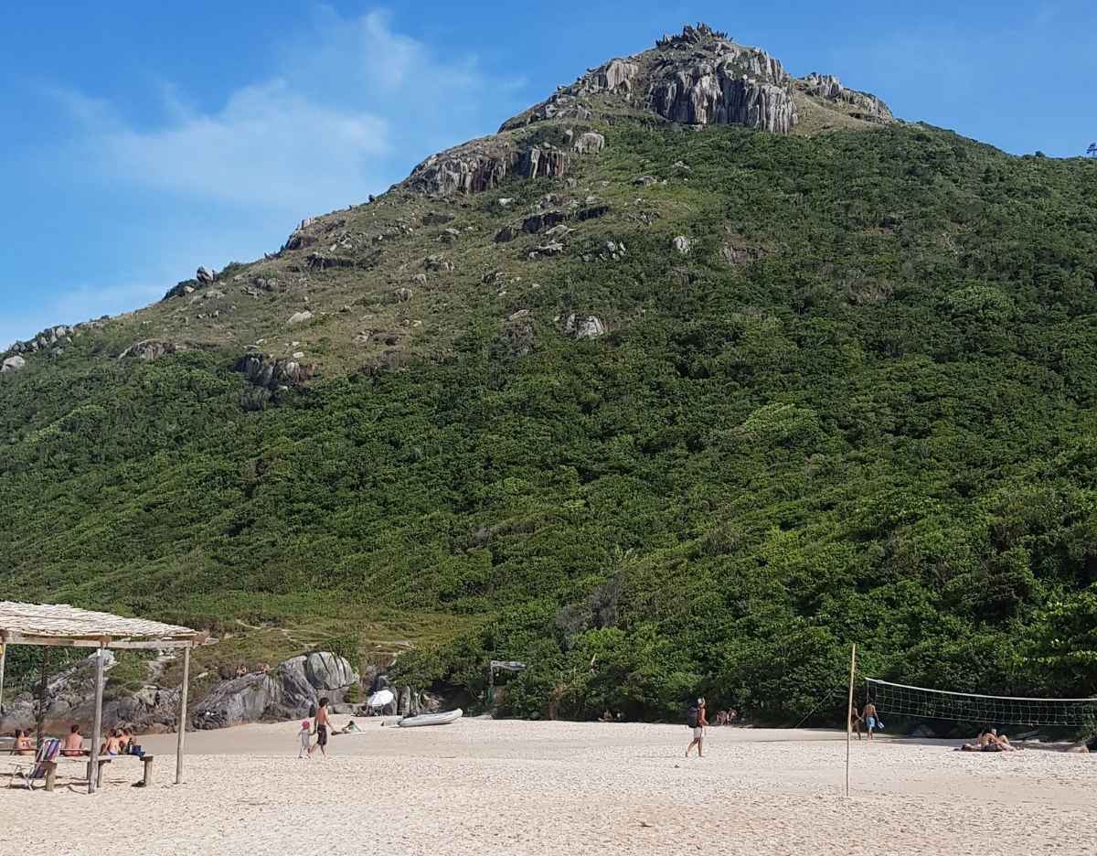 Praia e natureza preservada na Lagoinha do Leste